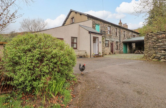 THE STABLES, character holiday cottage in Broughton-In-Furness