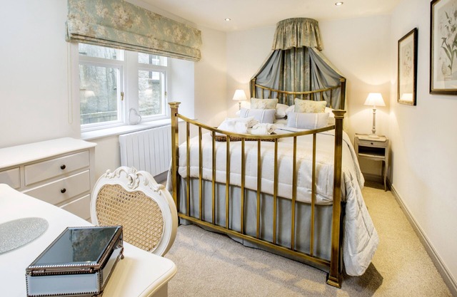 THE STABLES - converted one bedroom apartment dating back to 1870