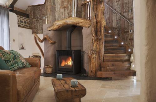 The Stone Barn, Eco Friendly, Wood-Fired Hot Tub