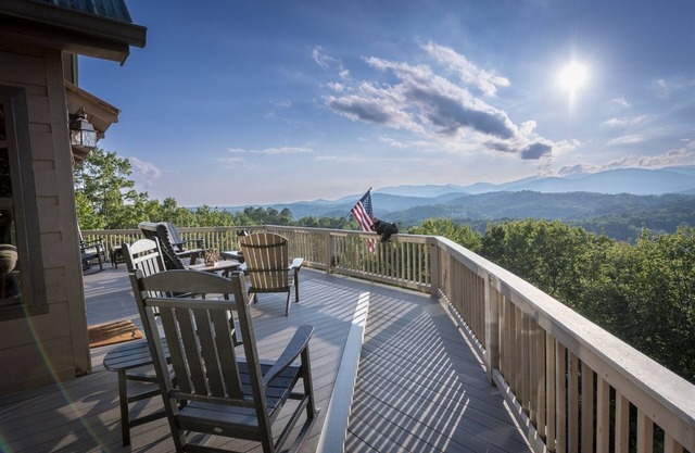 The Summit - A Spacious Luxury Cabin w/Unbeatable Panoramic Views