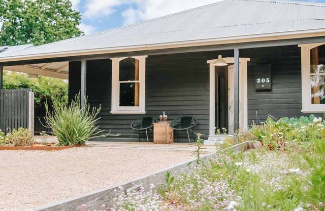 The Sunday School - Timeless Cottage, Wine Region