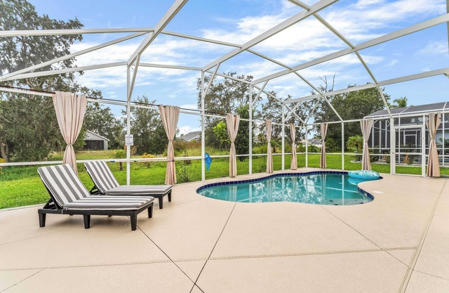 The Sunny Spot - Home for 8