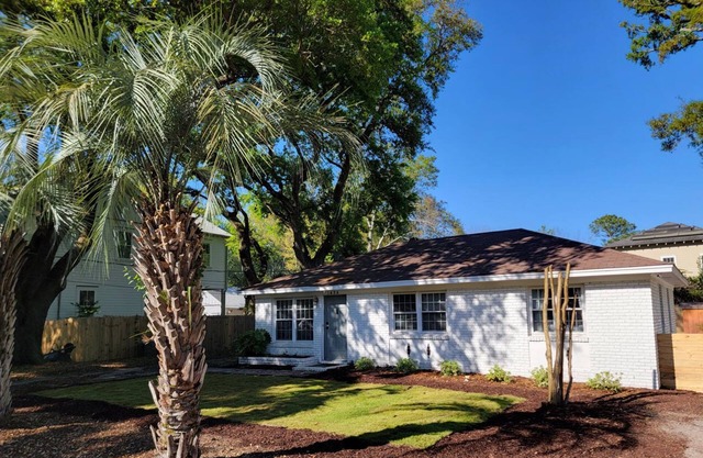 THE SURF SHACK +2.5 BR/3 BA/Old Mt. Pleasant near beaches, EVERYTHING!