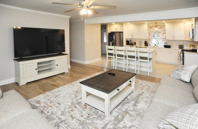 The Swan- The best place to stay in Portage Beautiful 4-Bed 2-Bath House