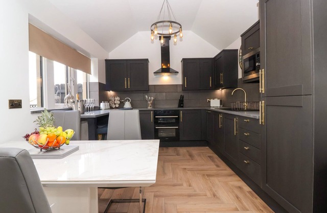 The Swans Nest Lock View