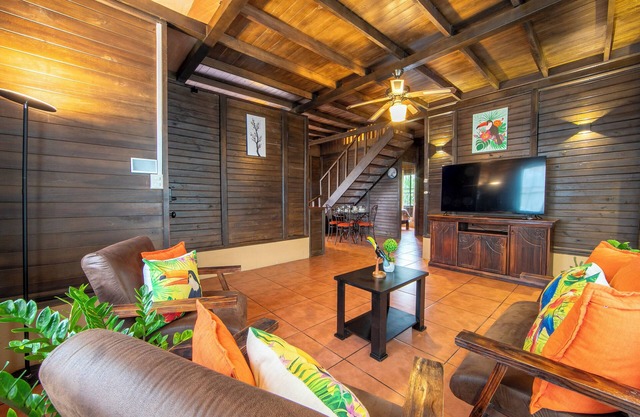 The Toucan Nest - 4BR AC, Gated, Pool. Enjoy!