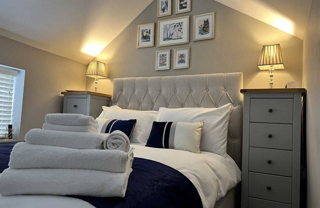 The Tower, 1 bed, 1850's Tiny House