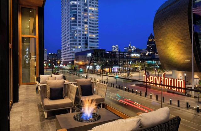 The Trade, Autograph Collection