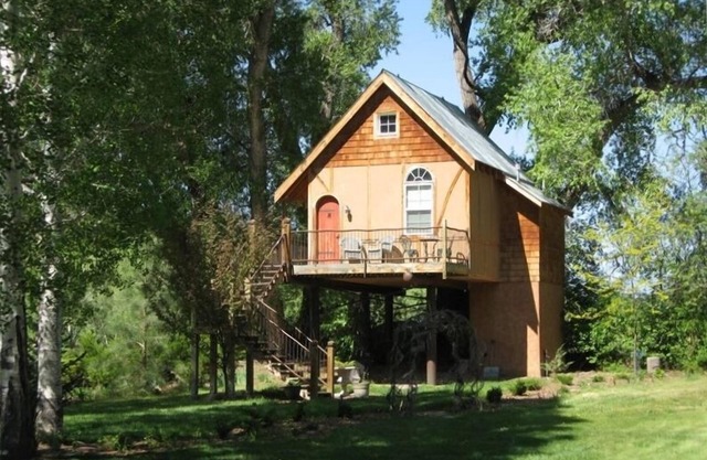 The tree house on the Rio Hondo Valley Alpacas- no cleaning fee