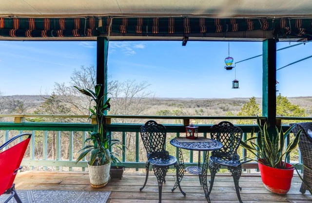 The Treehouse in Cherokee Village Deck and Views