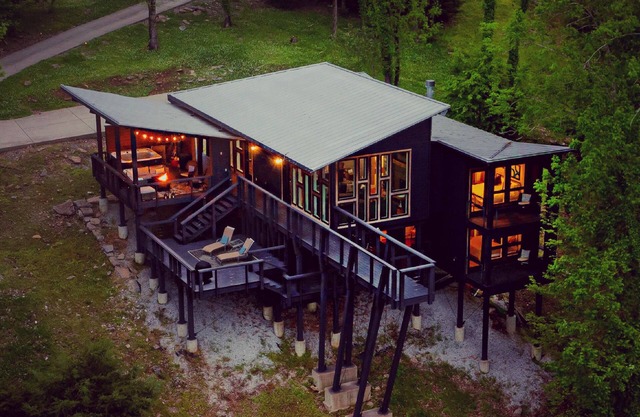 The Treehouse of Center Hill Lake