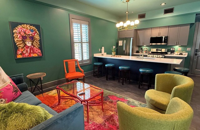 The Treehouse @ The Pullman House, Downtown Ocean Springs Condo w/Pool