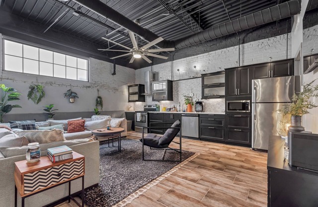 The Union at 222 Loft w/Rooftop & Private Gated Parking