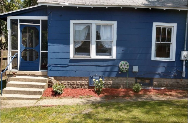 The Victorian Carriage House. Built in 1880, this restored cottage is a charmer.