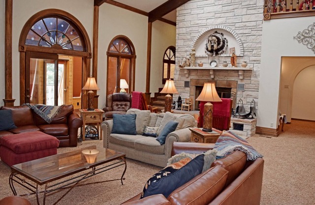 The Villa - One of the Largest Rental Homes In Town