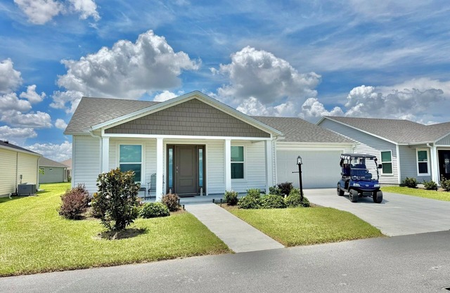 The Villages 2/2 + Workout Room and Golf Cart in The Village of Moultrie Creek
