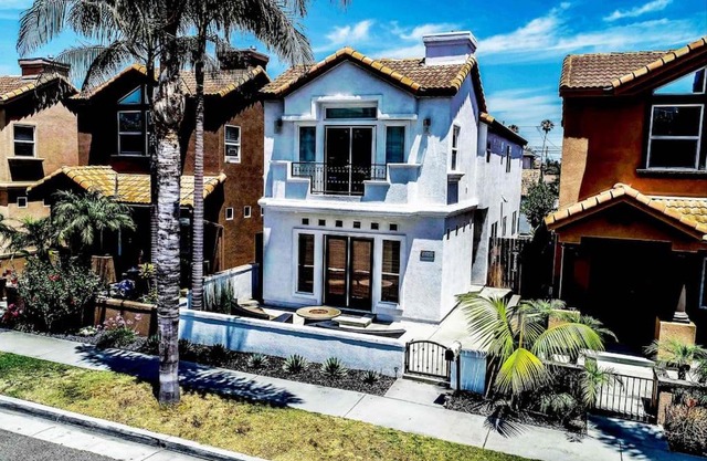 The White Beach House of Huntington