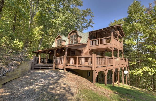 The Wolf Den Cabin can sleep 4 with beautiful decks, hot tub, fireplace & a view