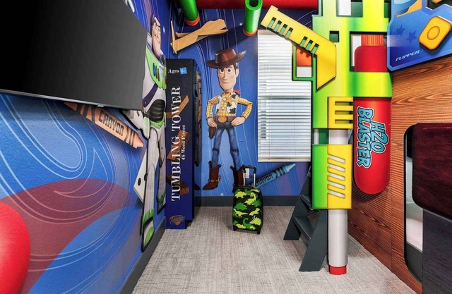 The Wondrous | Unique villa w 2 epic theme BRs - and an epic location on I-Drive