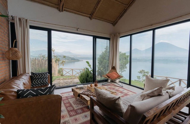 The Writer's Patch - Two Bedroom House on Lake Ruhondo