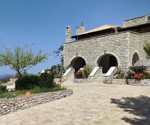 Thelea Mani