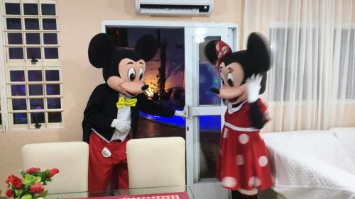 THERMAS DOS LARANJAIS PÉ NA AREIA MICKEY e MINNIE TOP MIL