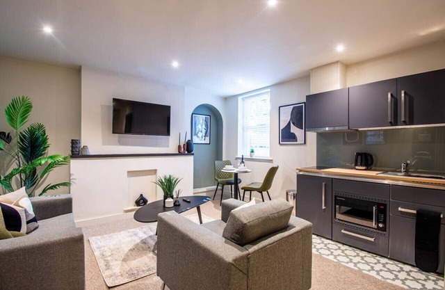 Thetford Hive Aparthotel Deluxe Suite 5