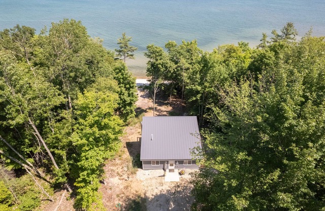 Thimbleberry Cottage: Summer Days and Starry Nights by the Lake!