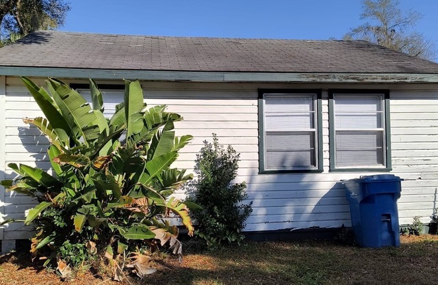 This a very nice area and its 30 from Daytona Beach, Orlando. Close to downtown