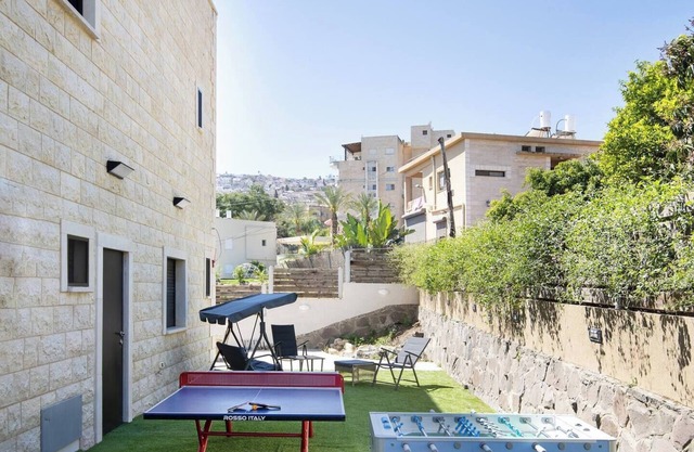 This apartment is a 1 bedroom(s), 1 bathrooms, located in Tiberias, North District.