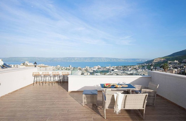 This apartment is a 1 bedroom(s), 1 bathrooms, located in Tiberias, North District.