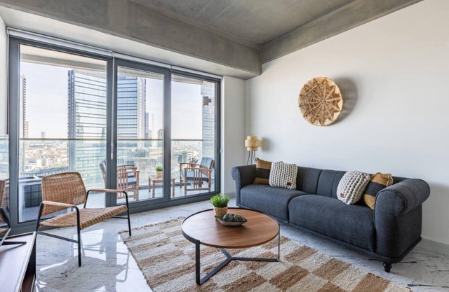 This apartment is a 2 bedroom(s), 1 bathrooms, located in Şişli, İstanbul.