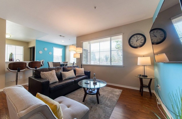 This apartment is a 2 bedroom(s), 2 bathrooms, located in Santa Clarita, CA.