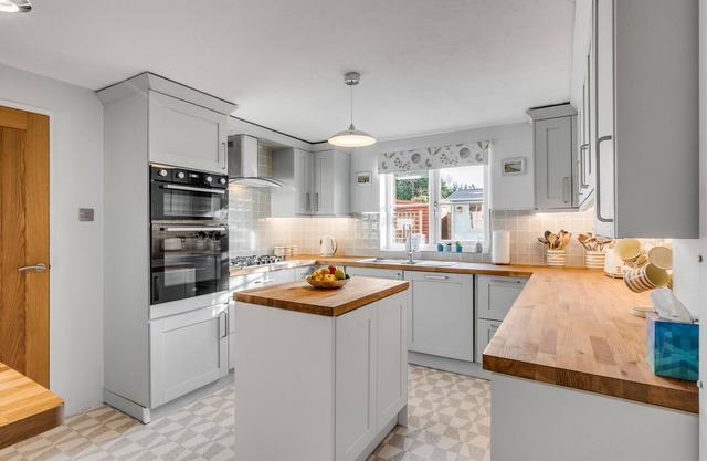 This cottage is a 2 bedroom(s), 1.5 bathrooms, located in Norwich, Norfolk.