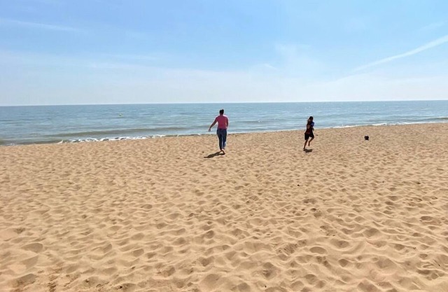 This cottage is a 4 bedroom(s), 2 bathrooms, located in Broadstairs, England.