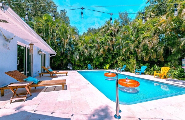 This house is a 3 bedroom(s), 2 bathrooms, located in Vero Beach, FL.