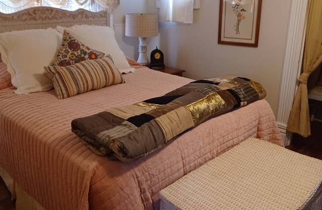 This is it! College View 2nd Story "Tree House" Suite 2-B