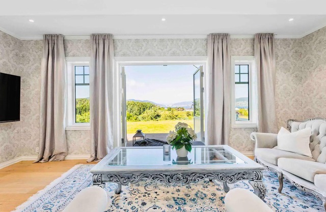 This luxurious holiday home by the Drammenfjord is a dream come true for your whole family!