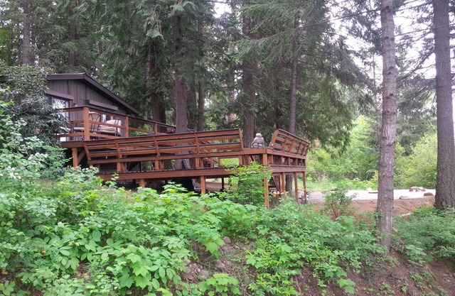 This Pet-Friendly, Cedar Forest Retreat with lake view of Murphy Bay 100MB WIFI