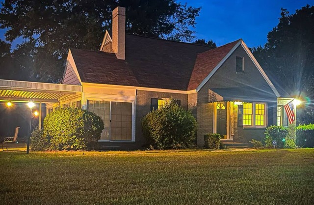 This quaint & charming home is located in the town of Denmark, South Carolina!