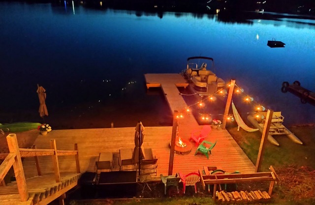 This spacious cottage with a hot tub is the perfect spot for a family vacation.