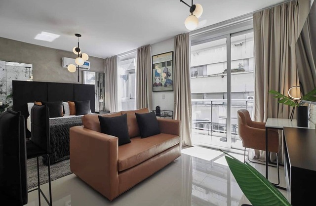 This studio is a 0 bedroom(s), 1 bathrooms, located in Centro, Buenos Aires.