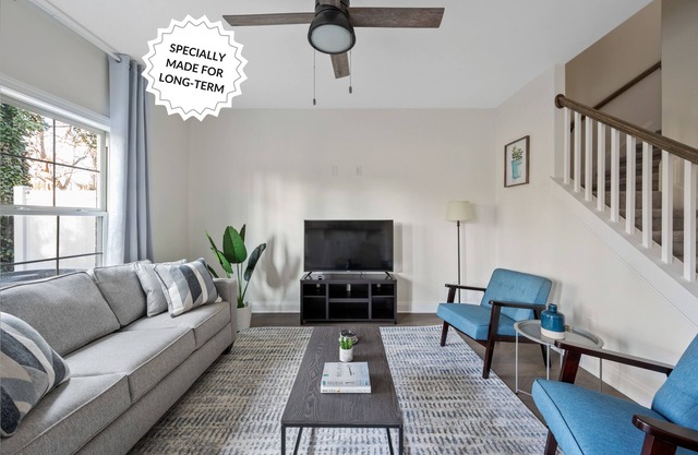 This townhouse is a 3 bedroom(s), 2.5 bathrooms, located in Nashville, TN.