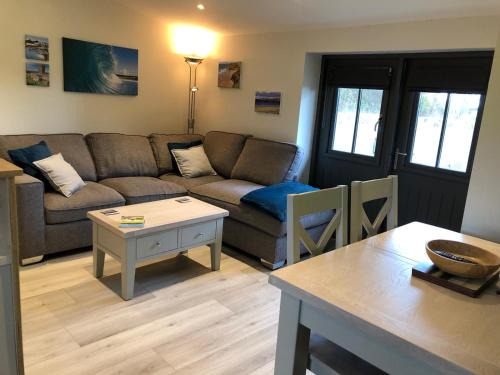 Thistledown Lodge! 5 minutes from beach! Free cancellation!