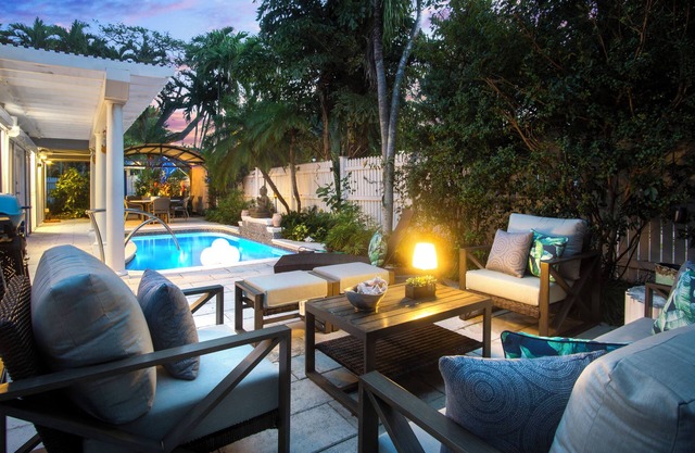 Three Bedroom, 3 Bath pool home close to the Atlantic!