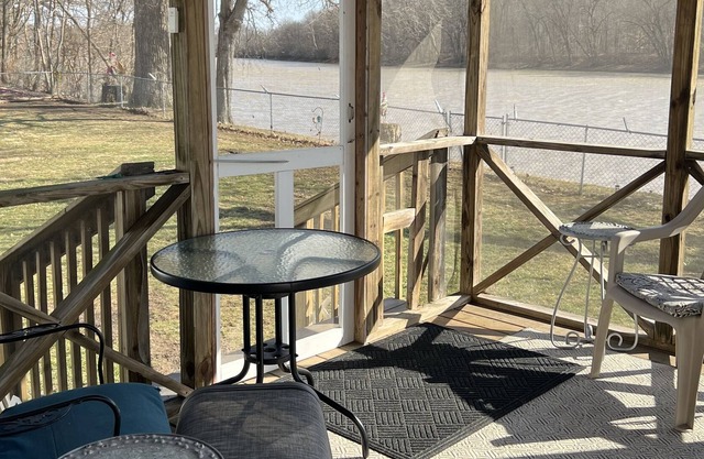 Three bedroom cottage on the Wabash river.