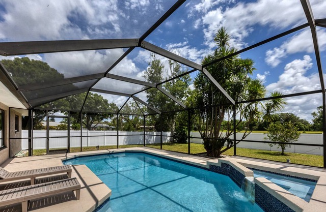 Three Bedroom Sarasota Getaway--Steps to Legacy Trail--Short Drive to Siesta