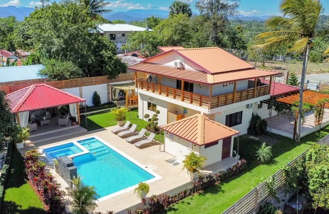 Three-bedroom Villa for 1 to 14 people in Jarabacoa