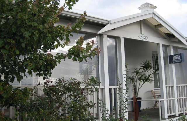 Three Chimneys Bed and Breakfast Boutique Guest House