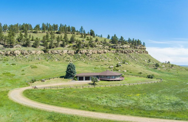 Three Cross Ranch House with Beautiful Views